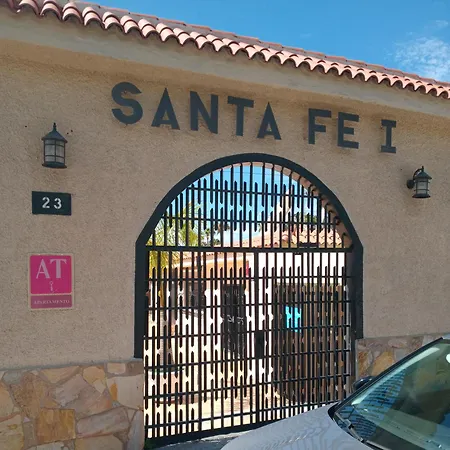 Santa Ferias 度假居 *