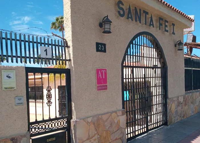 Santa Ferias 度假居 *